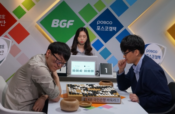 포스코켐텍, 3-0으로 챔프 1차전 승리 
